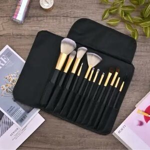 12 Piece Makeup Brush Set with Storage Bag.  NWT